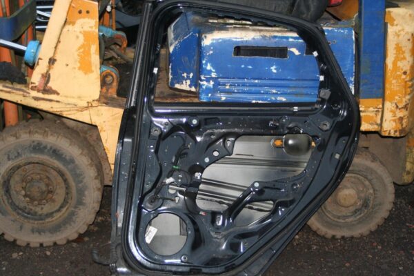 2014 FORD FOCUS MK3. DRIVER REAR BARE DOOR SHELL IN BLACK - Image 2