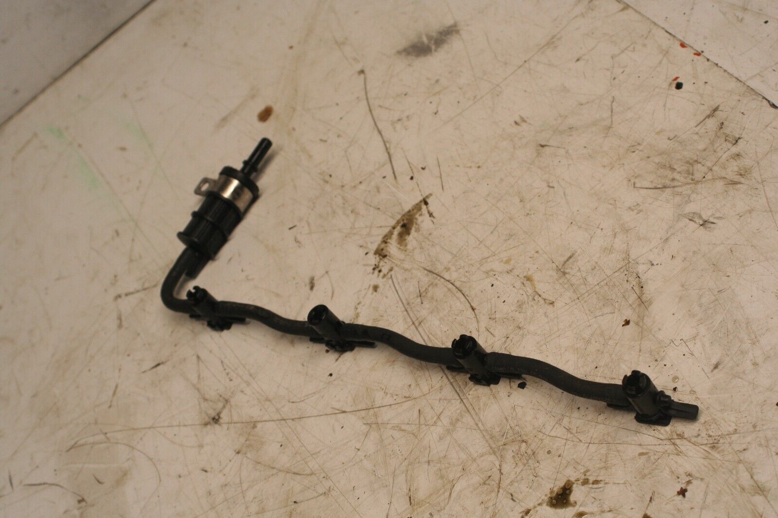 VAUXHALL VIVARO / RENAULT TRAFFIC. DIESEL FUEL INJECTOR RETURN PIPE - Image 2