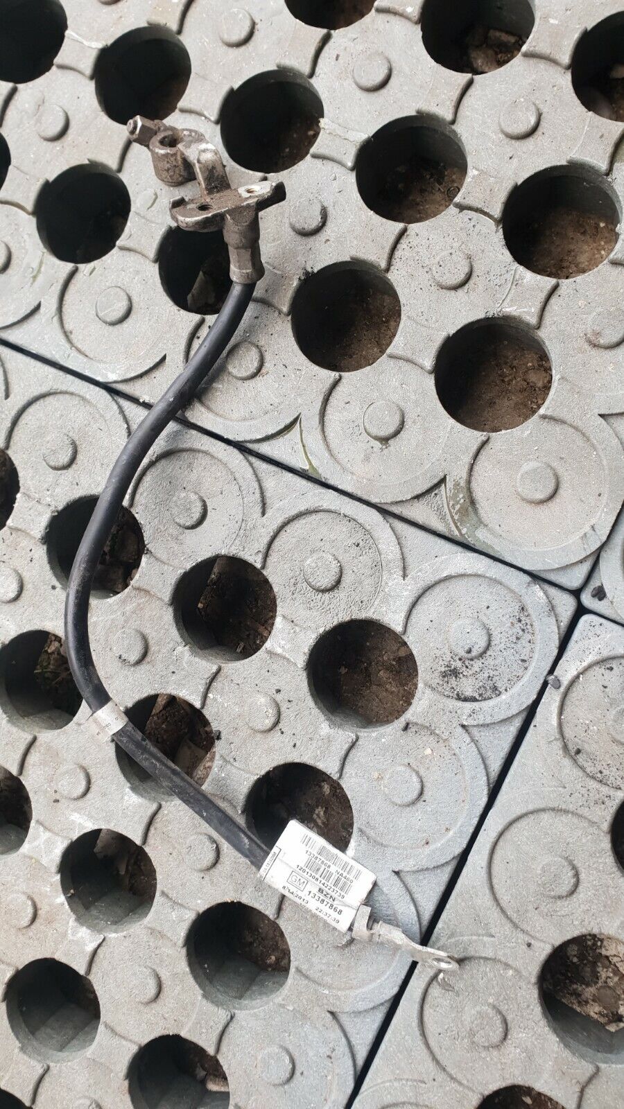 Vauxhall Adam / Corsa 2013 1.4 Petrol 87BHP Earth / Negative Terminal 13387868 - Image 2