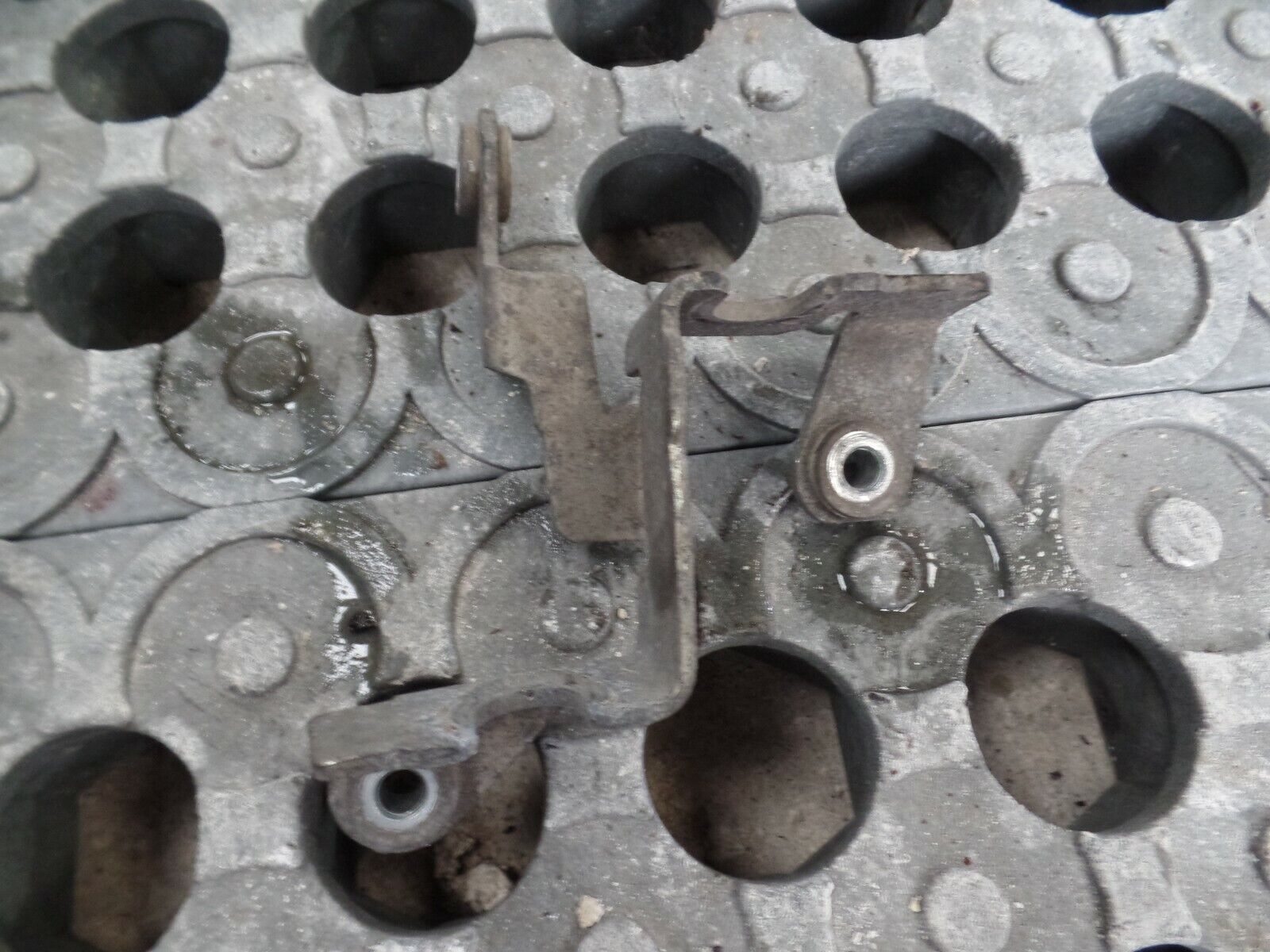 2013 MK3 Ford Focus Gear Linkage Cable Bracket AV6R7474HD - Image 2