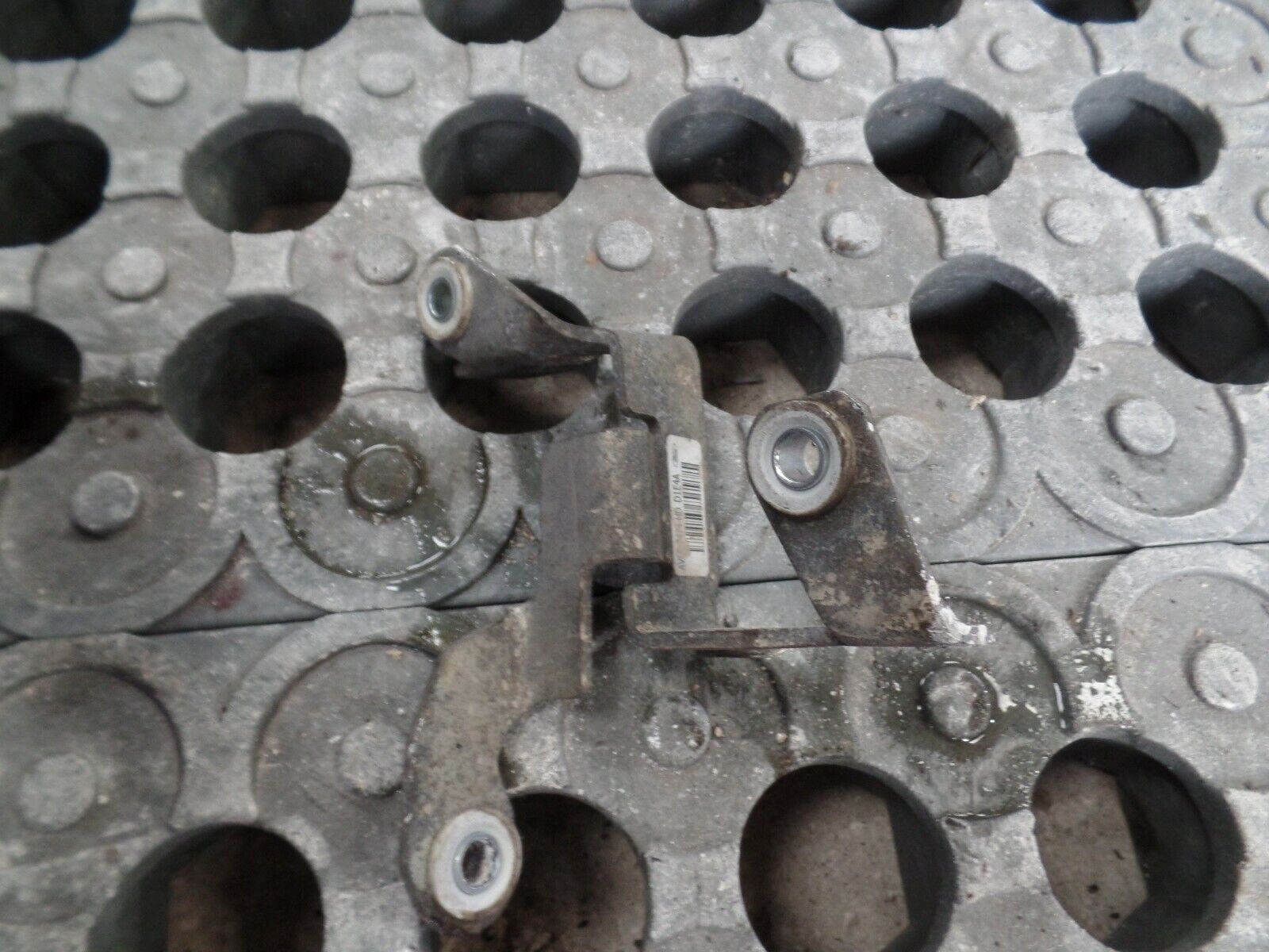 2013 MK3 Ford Focus Gear Linkage Cable Bracket AV6R7474HD - Image 3