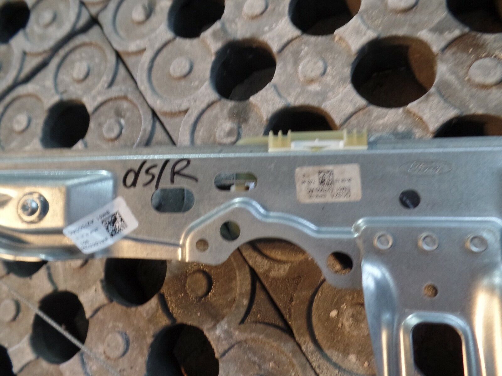 2013 Ford Focus 1.0 Petrol Ecoboost Drivers Rear O/S/R Window Regulator Manual - Image 2