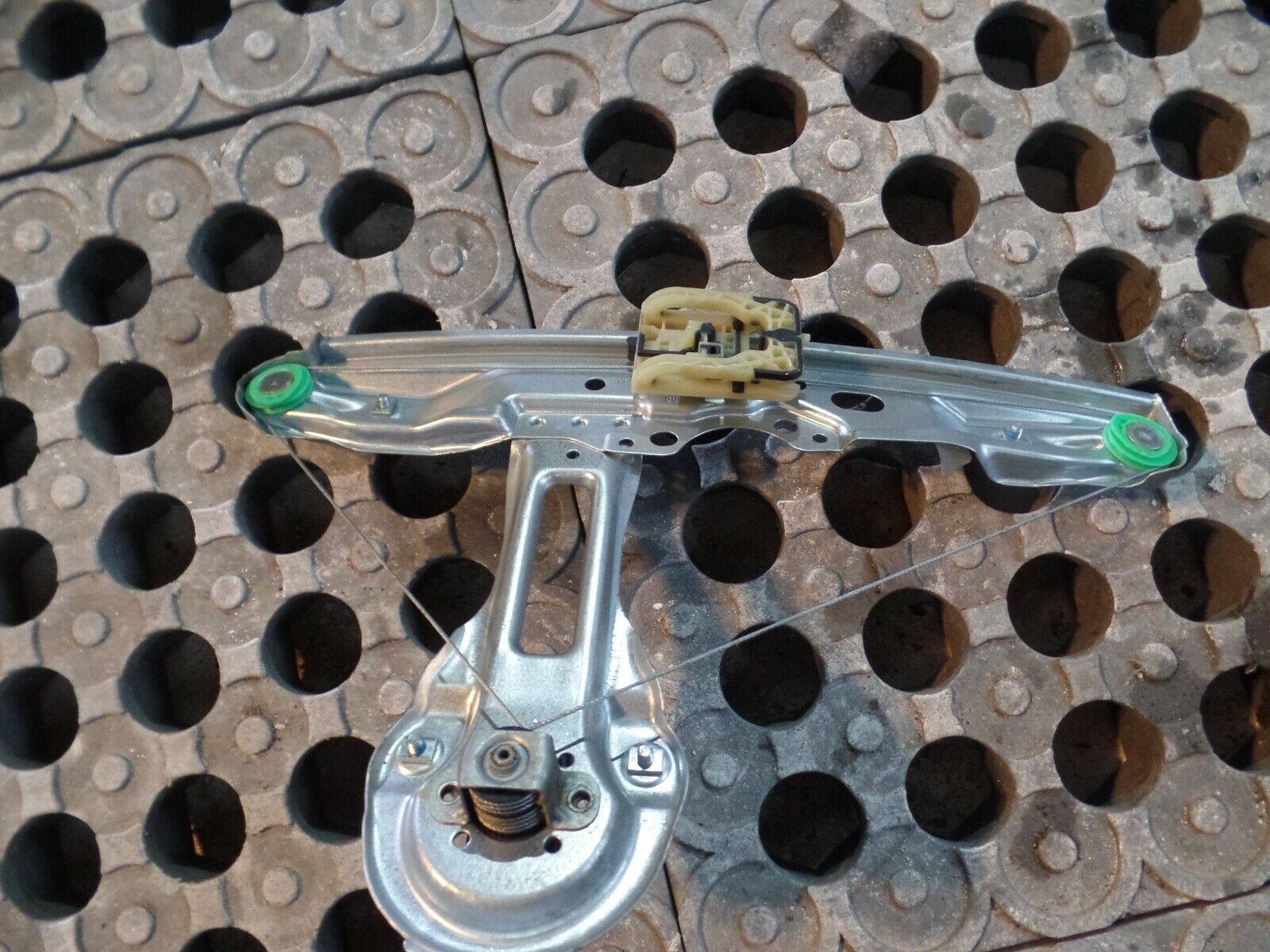 2013 Ford Focus 1.0 Petrol Ecoboost Drivers Rear O/S/R Window Regulator Manual - Image 5