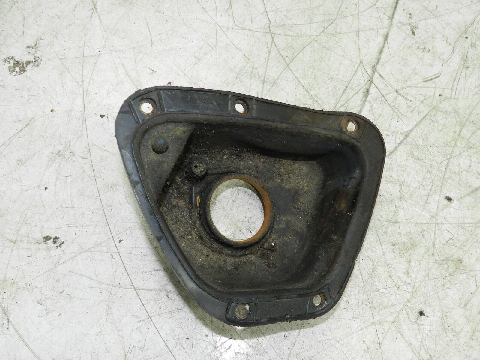 134. 1997-2002 JAGUAR XJ8. FUEL CAP SURROUND RUBBER - Image 2