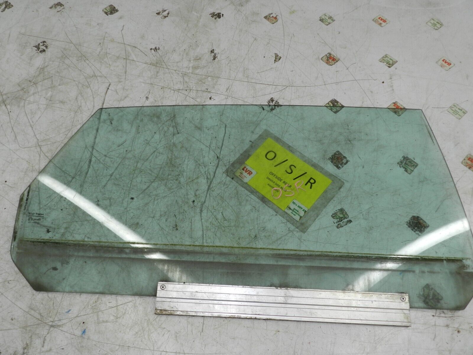 134. 1997-2002 JAGUAR XJ8. DRIVER SIDE REAR WINDOW GLASS