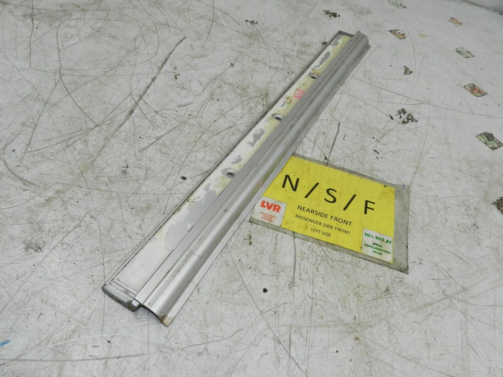 134. 1997-2002 JAGUAR XJ8. PASSENGER SIDE FRONT FLOOR SILL TRIM - Image 2