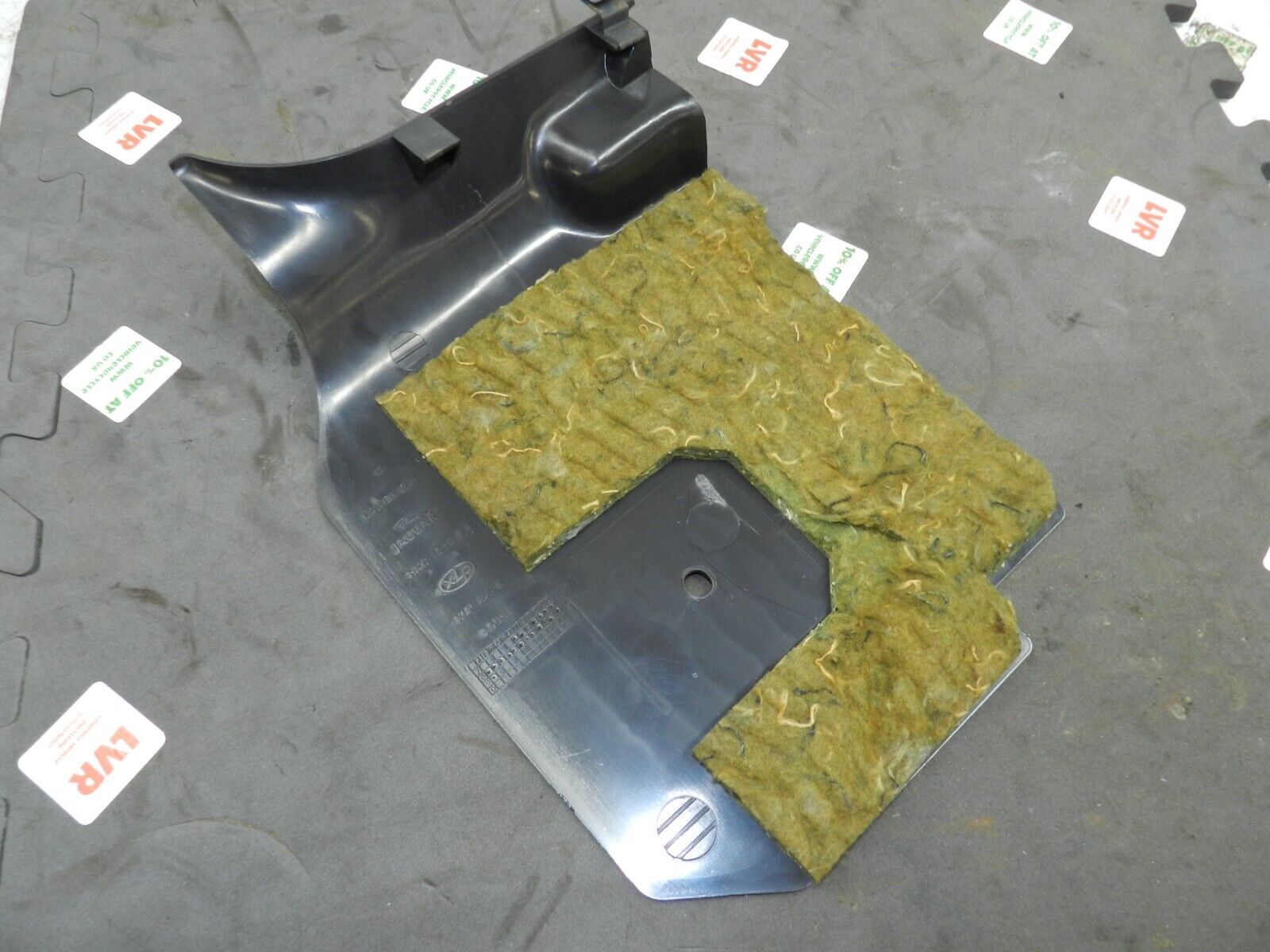 134. 1997-2002 JAGUAR XJ8. DRIVER SIDE FLOOR SILL TRIM - Image 2