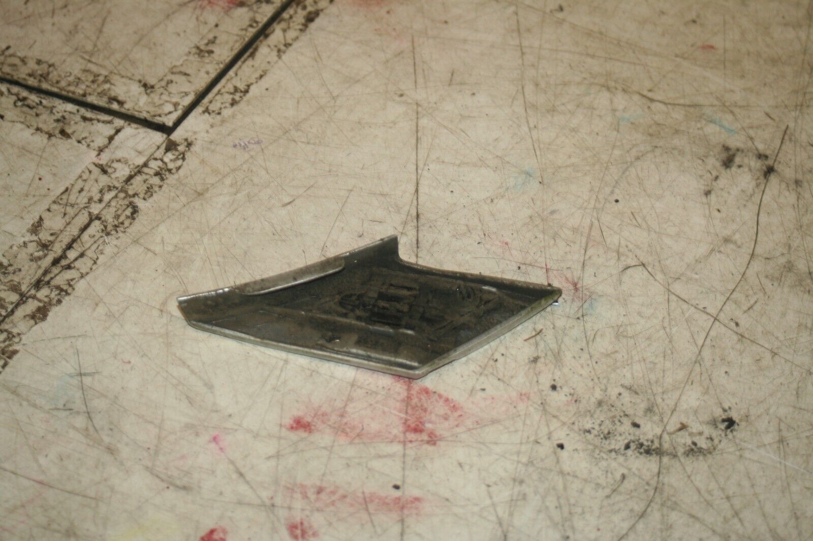 2006 MERCEDES BENZ C CLASS W203. SIDE TRIM IN SILVER - Image 2