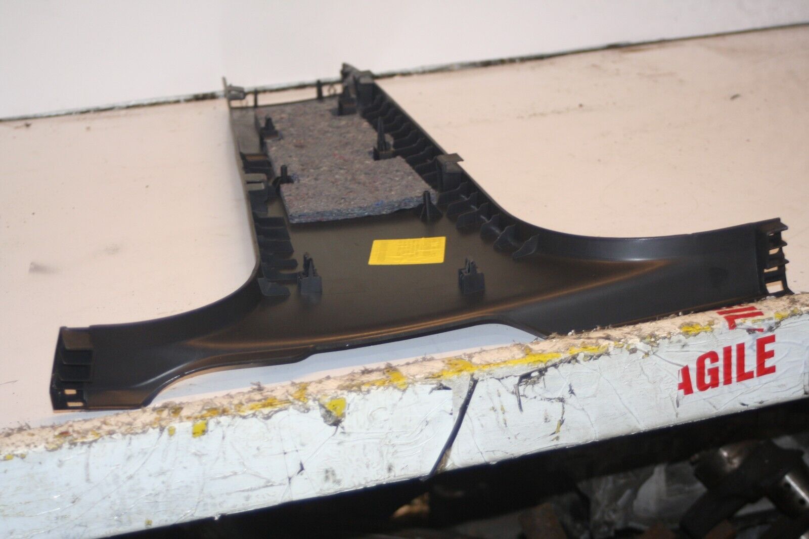 2016 FORD KUGA MK2. PASSENGER SIDE B PILLAR TRIM - Image 2