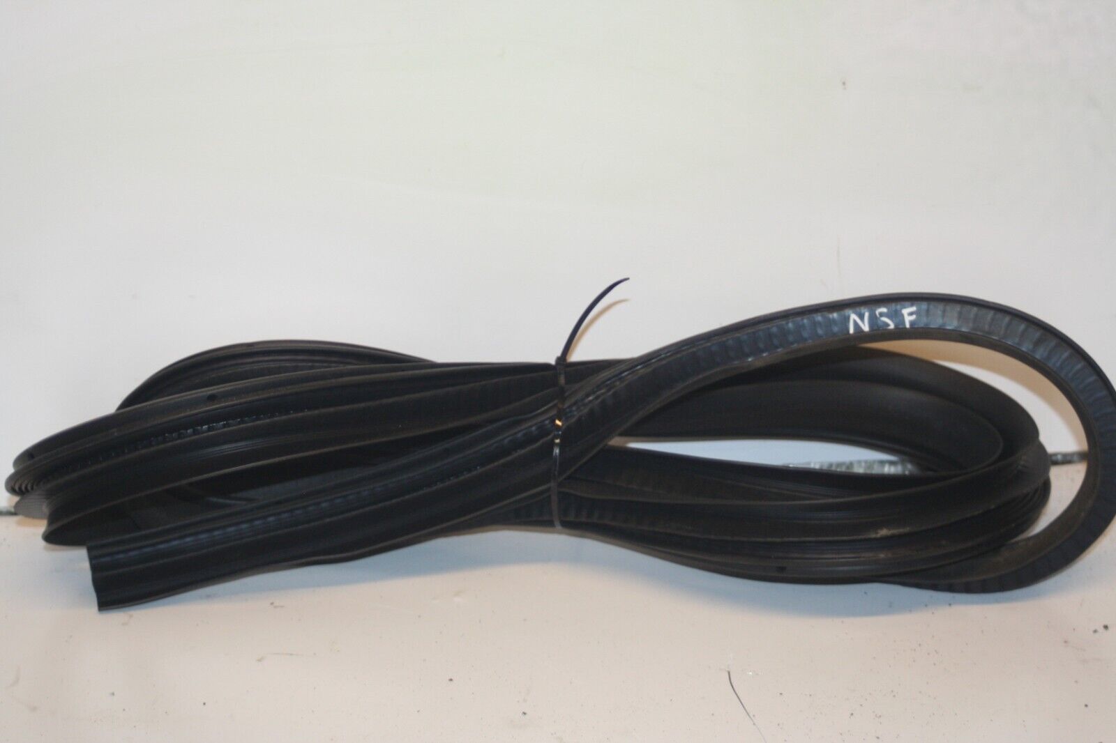 2016 FORD KUGA MK2. PASSENGER SIDE FRONT DOOR RUBBER SEAL