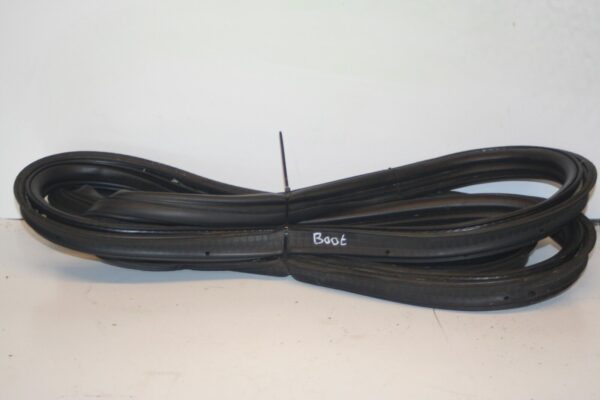 2016 FORD KUGA MK2. BOOT LID DOOR RUBBER SEAL