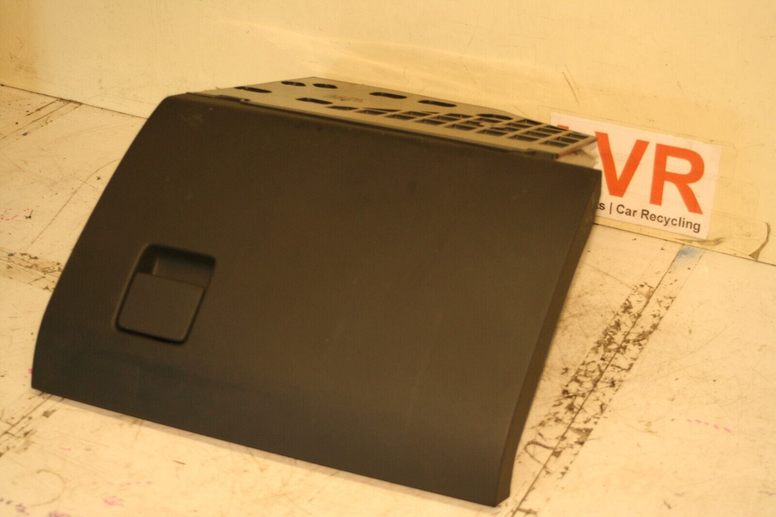 2008 VAUXHALL VECTRA C, 2.2 PETROL. GLOVEBOX