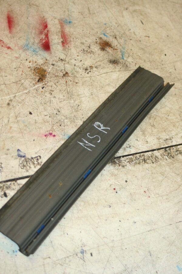 1988 BMW 525 E28. LOWER DOOR KICK TRIM SEAL NEAR SIDE REAR - Image 2