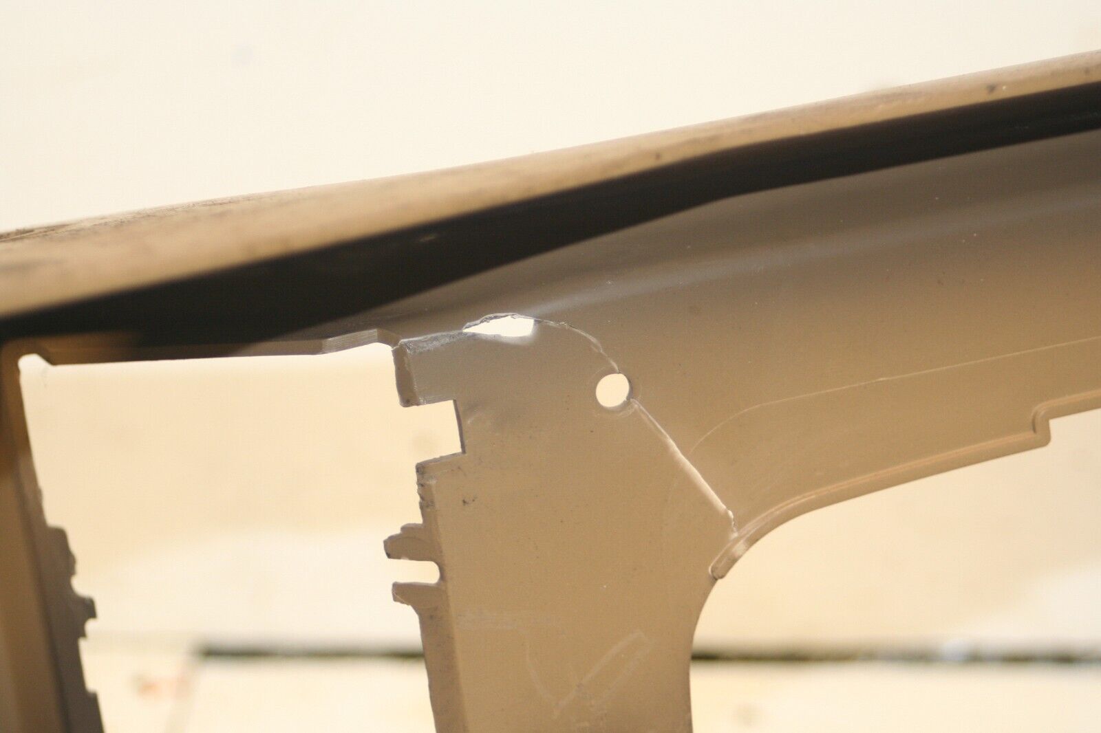 2001 LAND ROVER DISCOVERY 2 TD5. CENTRE CONSOLE ARM REST - Image 4