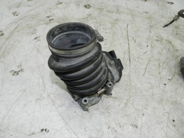 2008 FORD FOCUS CC CONVERTIBLE. THROTTLE BODY WITH INTAKE PIPE - Image 3
