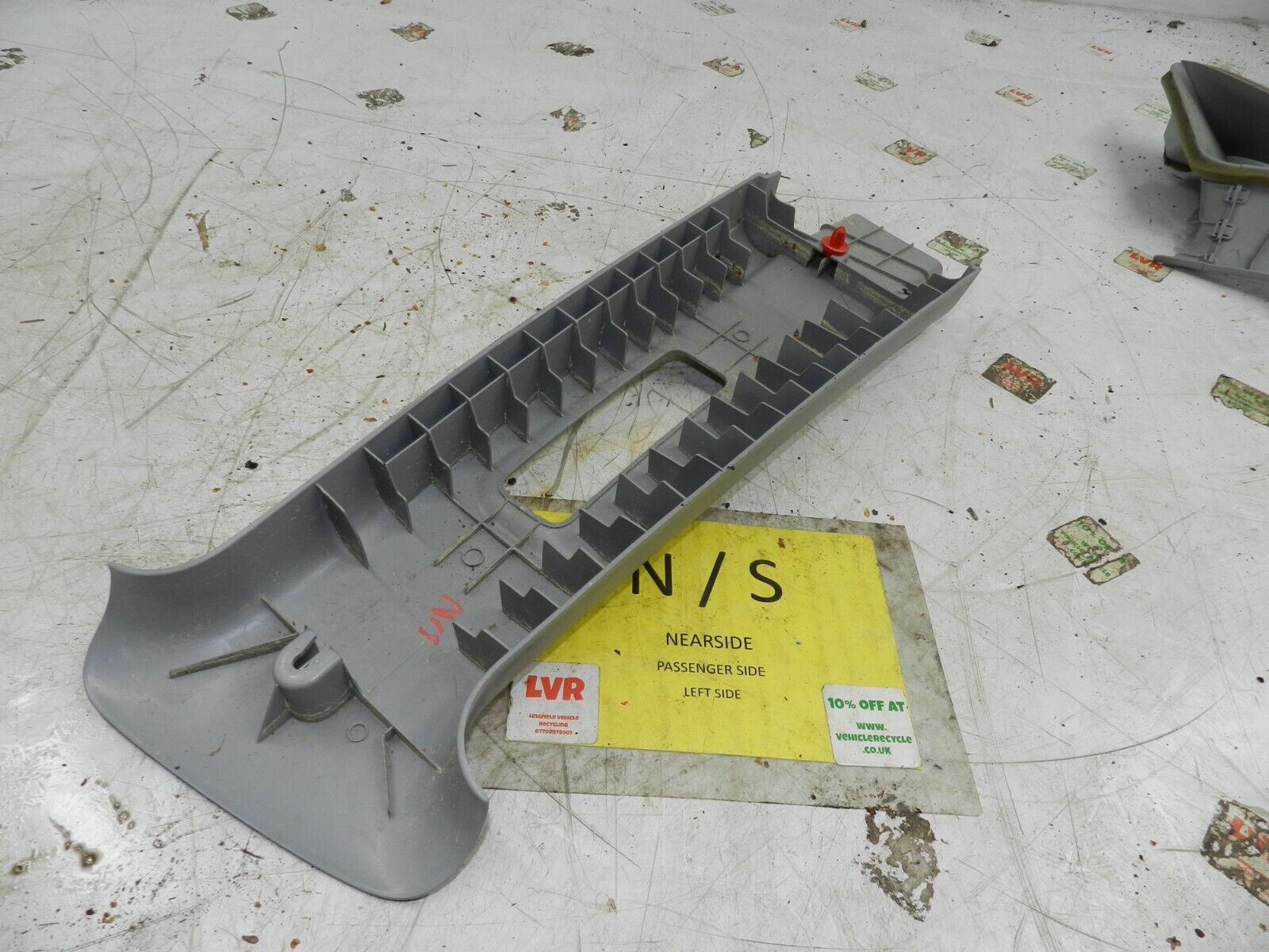 (129) 2005 HONDA JAZZ. PASSENGER SIDE B PILLAR TRIM - Image 2