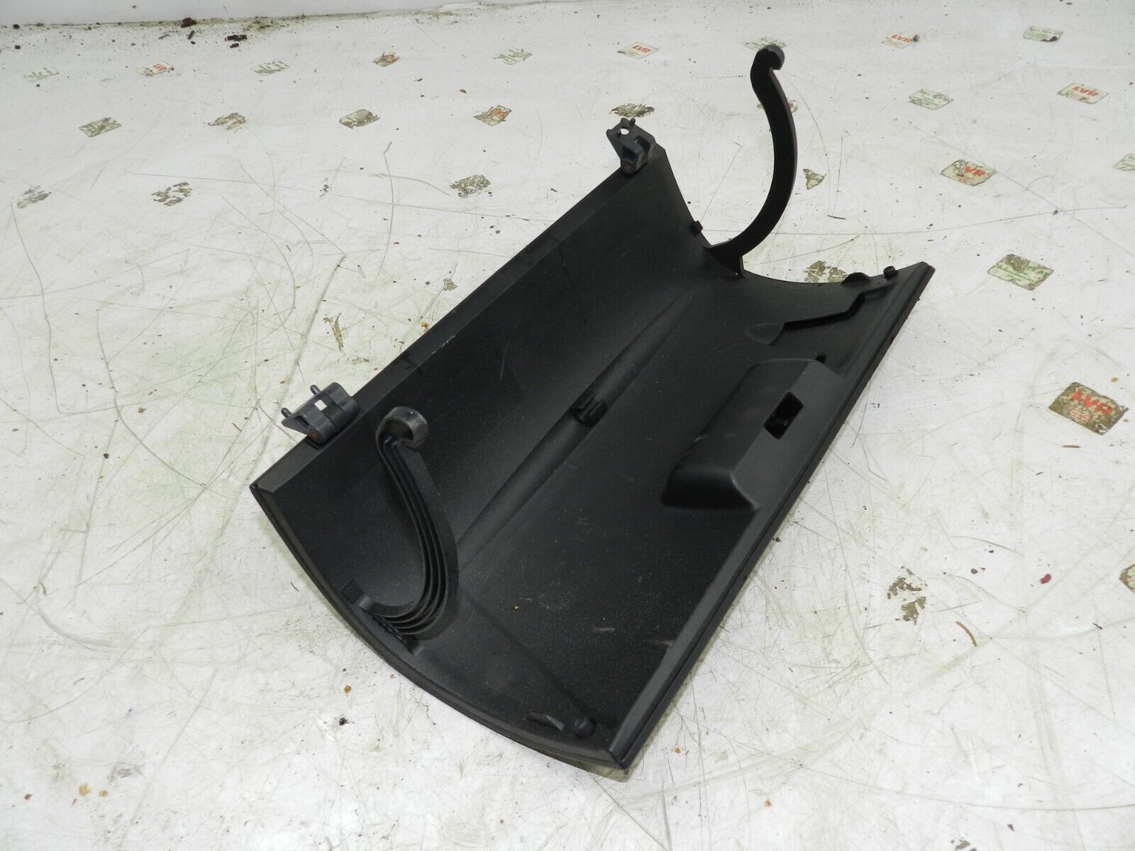 (129) 2005 HONDA JAZZ. GLOVEBOX LID - Image 2