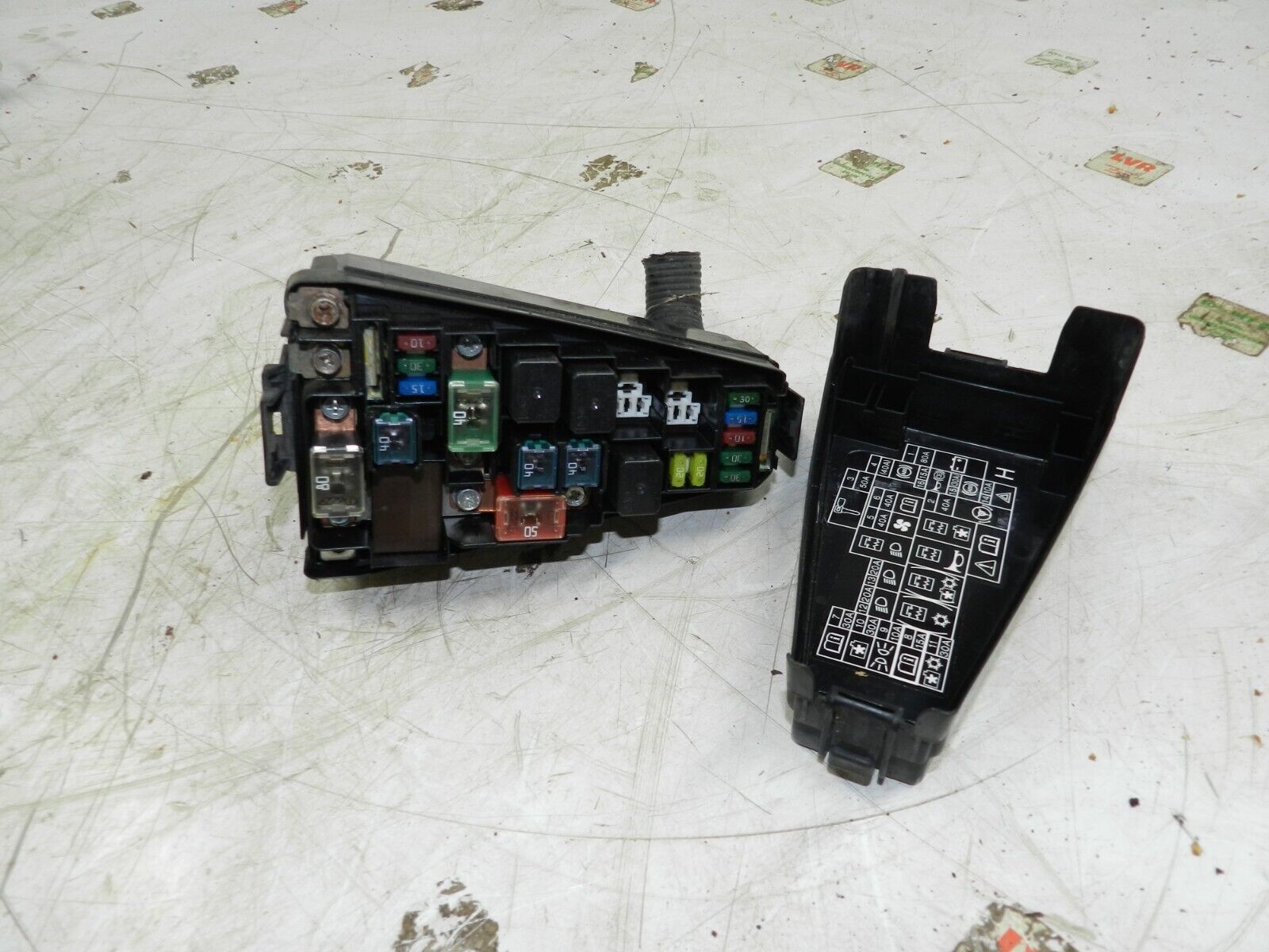 (129) 2005 HONDA JAZZ. FUSE BOX BOARD HOUSING
