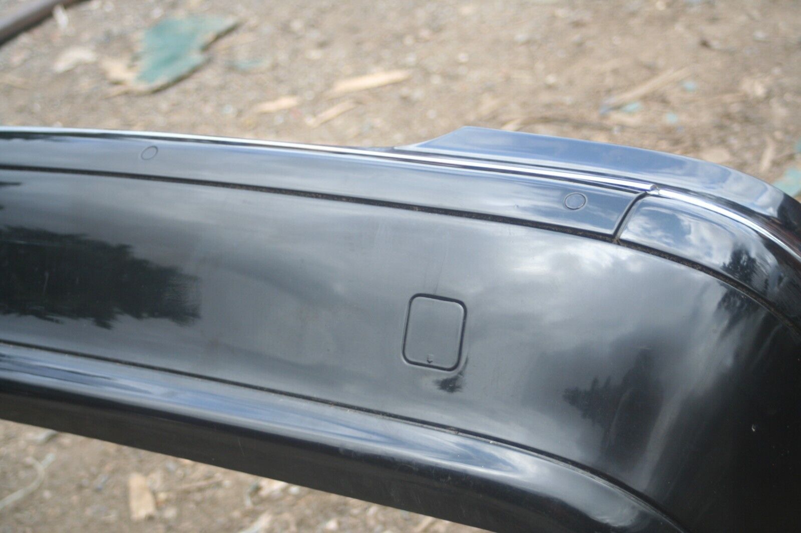 2005 MERCEDES S CLASS W220. REAR BUMPER IN BLACK - Image 4