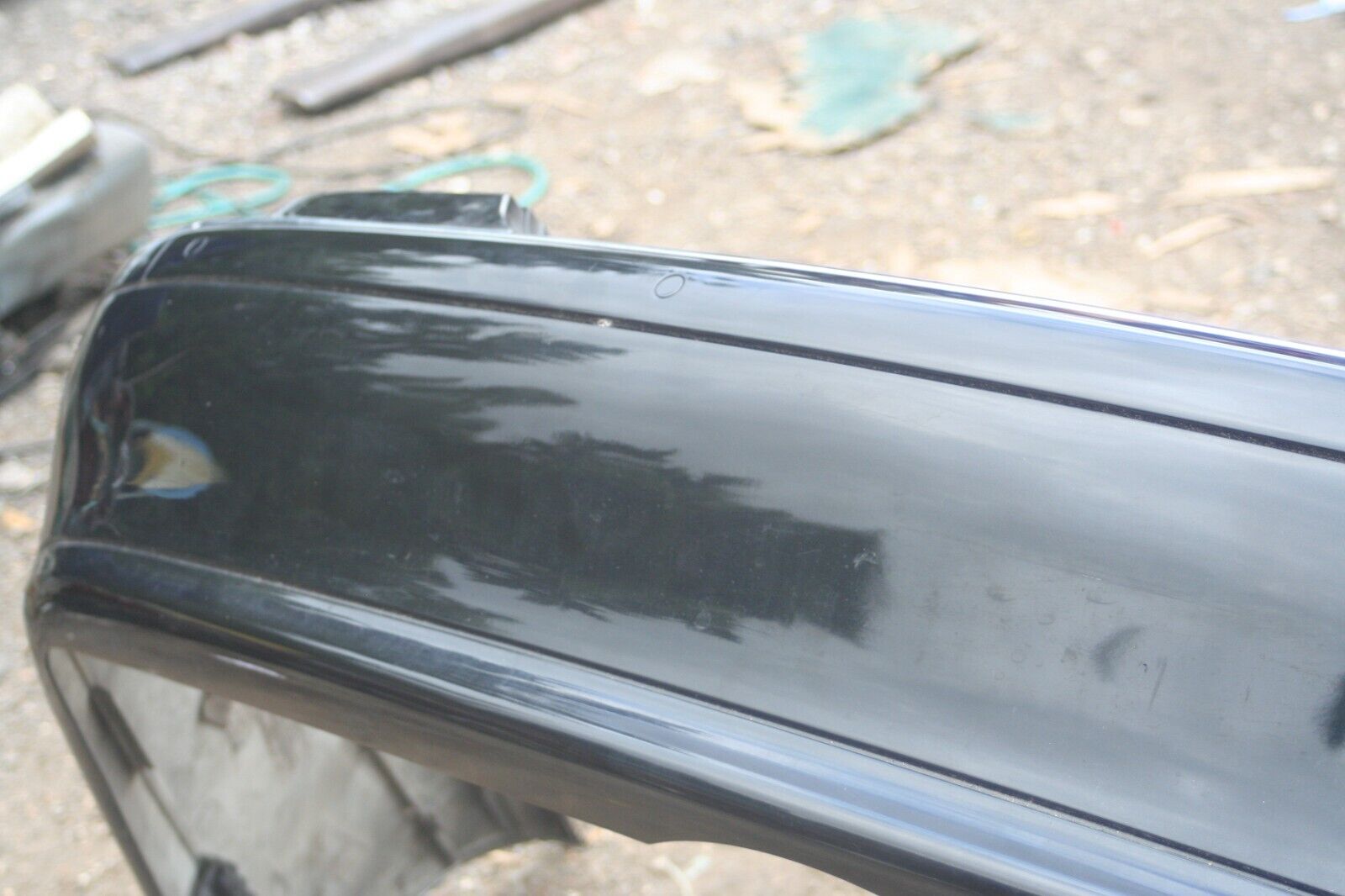 2005 MERCEDES S CLASS W220. REAR BUMPER IN BLACK - Image 5