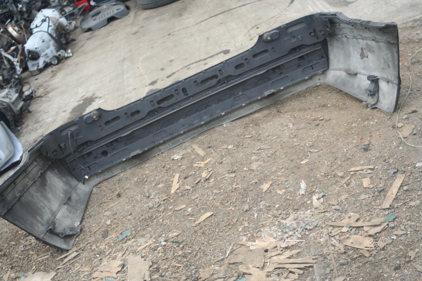 2005 MERCEDES S CLASS W220. REAR BUMPER IN BLACK - Image 8