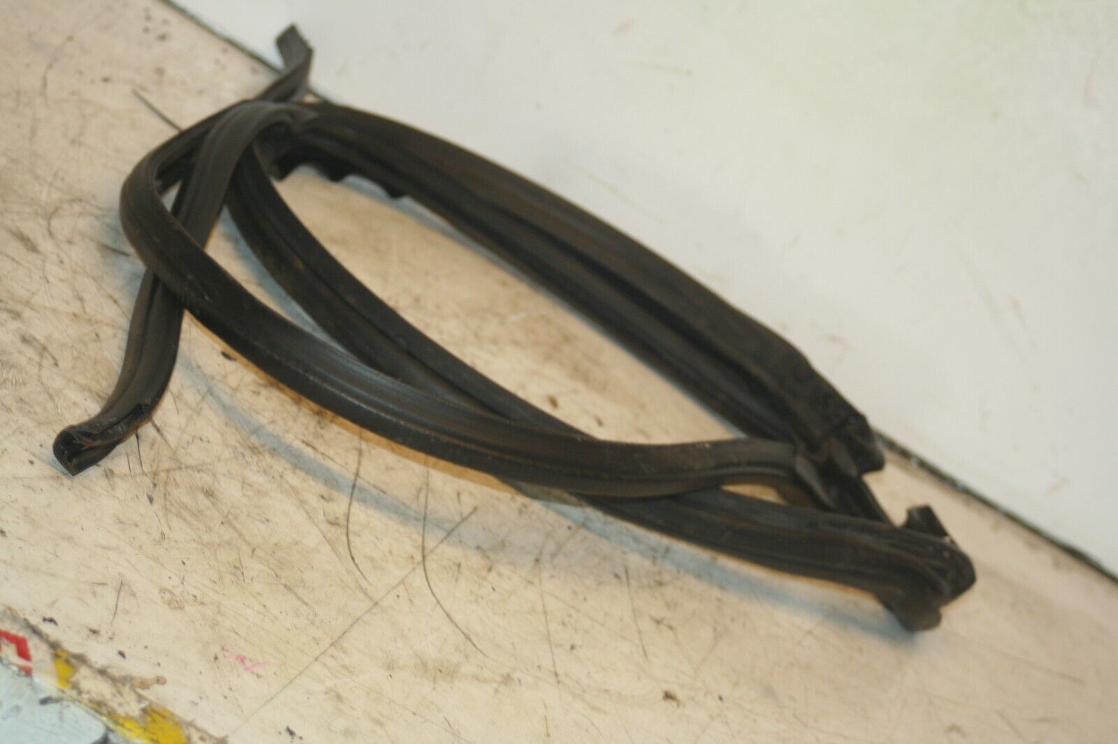 MAZDA MX5 MK1. DOOR RUBBER PASSENGER SIDE DEAL - Image 2