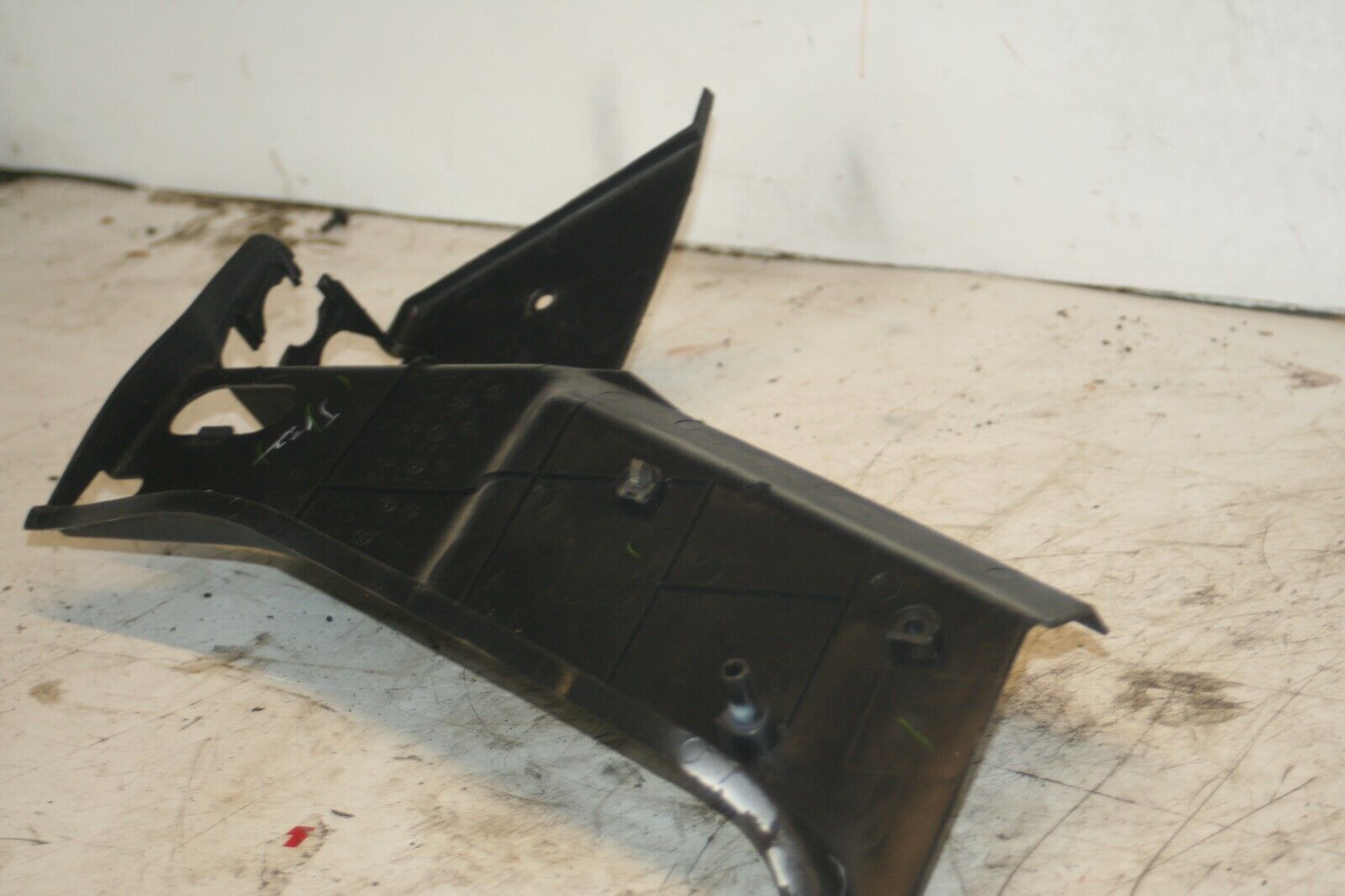 MAZDA MX5 MK1. NA0168551 DRIVER SIDE PILLAR TRIM - Image 4