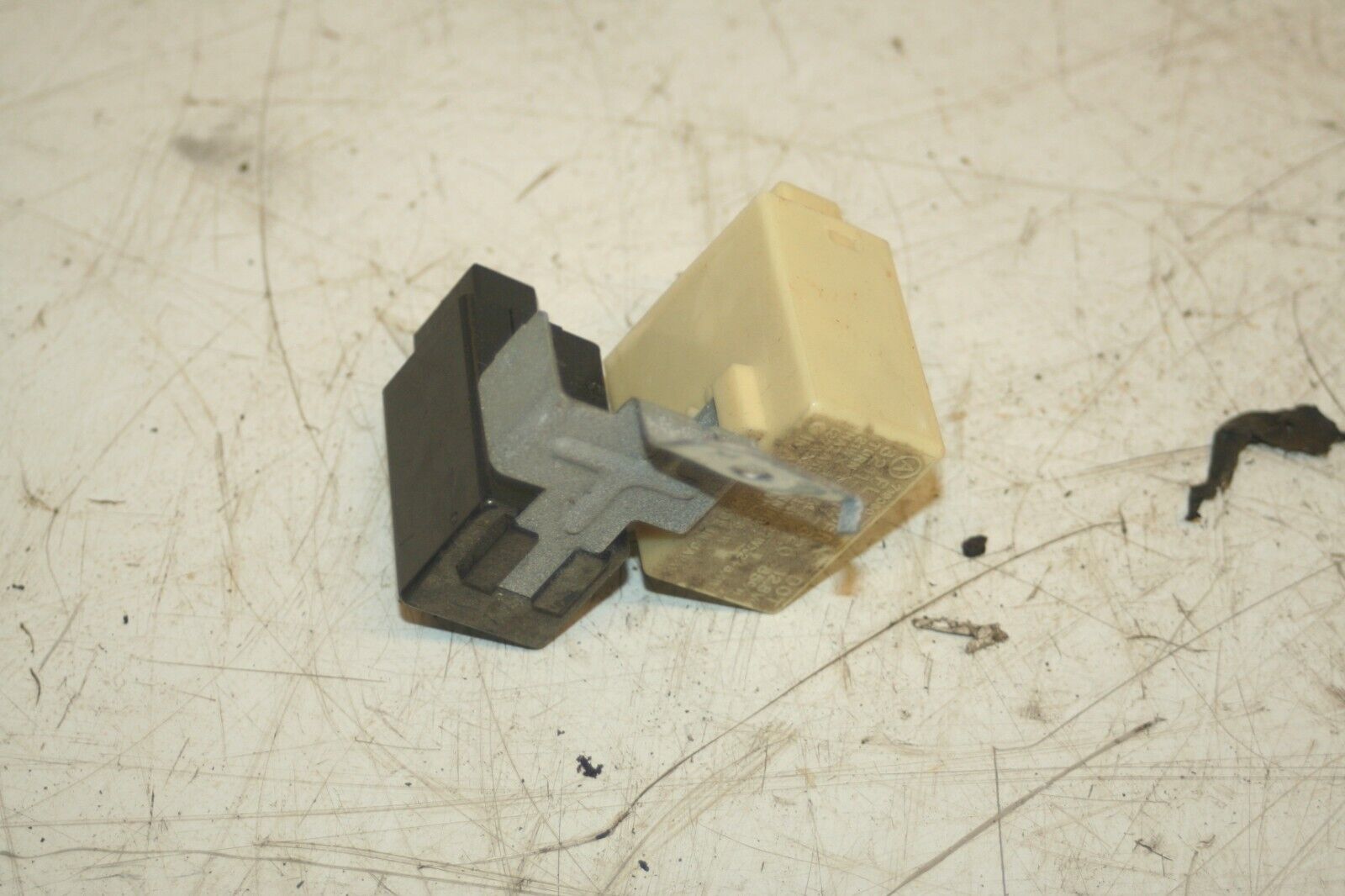 MAZDA MX5 MK1. RELAYS HAZARD FLASHER HEADLIGHT RELAY - Image 2