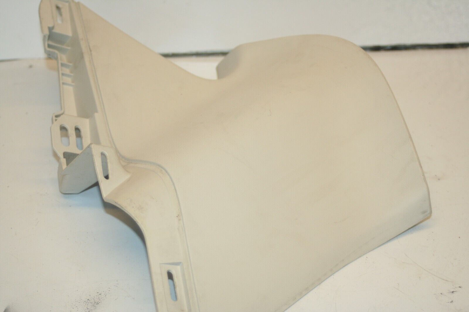 2016 FORD KUGA MK2. DRIVER SIDE REAR PILLAR TRIM - Image 2