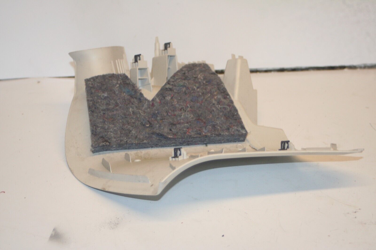 2016 FORD KUGA MK2. DRIVER SIDE REAR PILLAR TRIM - Image 4