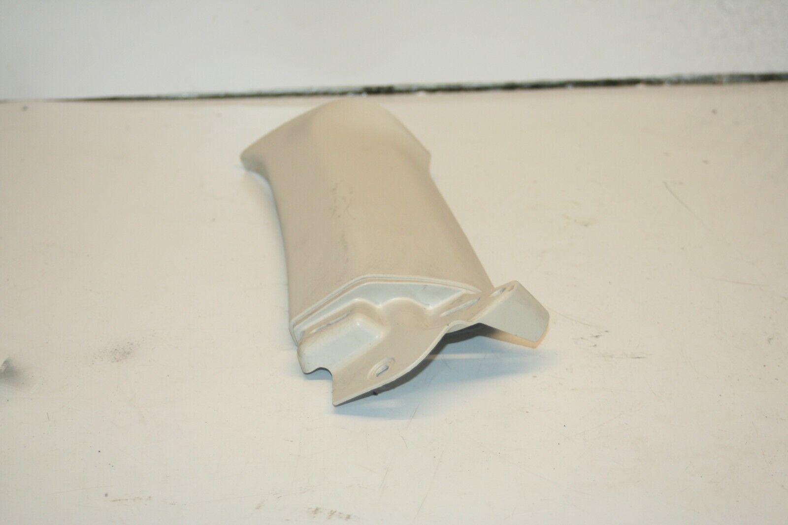 2016 FORD KUGA MK2. DRIVER SIDE REAR PILLAR TRIM - Image 2