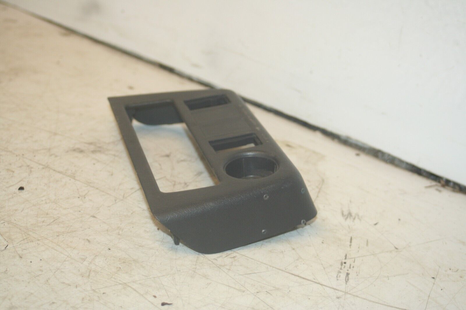 (98) TOYOTA RAV 4 MK1. CENTRE CONSOLE TRIM - Image 2