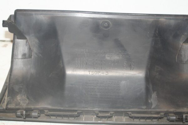 (98) TOYOTA RAV 4 MK1. GLOVEBOX LID - Image 4