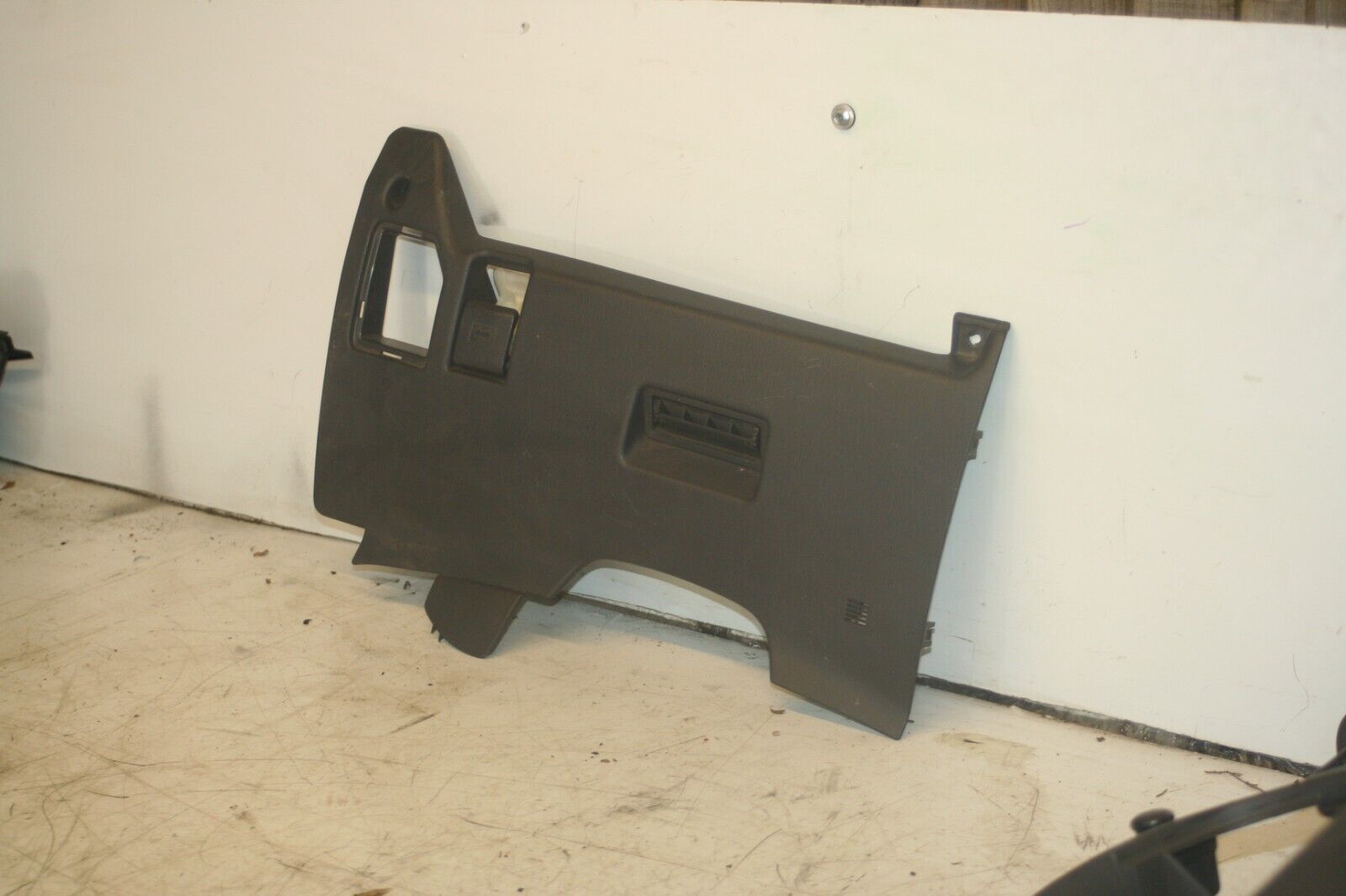 (98) TOYOTA RAV 4 MK1. DASH LOWER PLASTIC TRIM 55432-42030 - Image 2