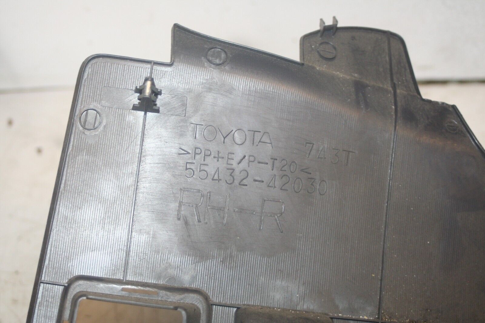 (98) TOYOTA RAV 4 MK1. DASH LOWER PLASTIC TRIM 55432-42030 - Image 5