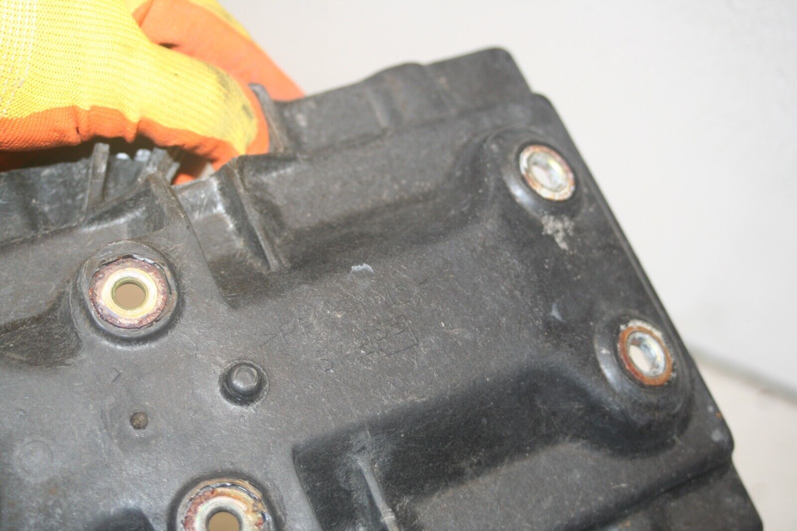 (98) TOYOTA RAV 4 MK1. BATTERY TRAY - Image 5