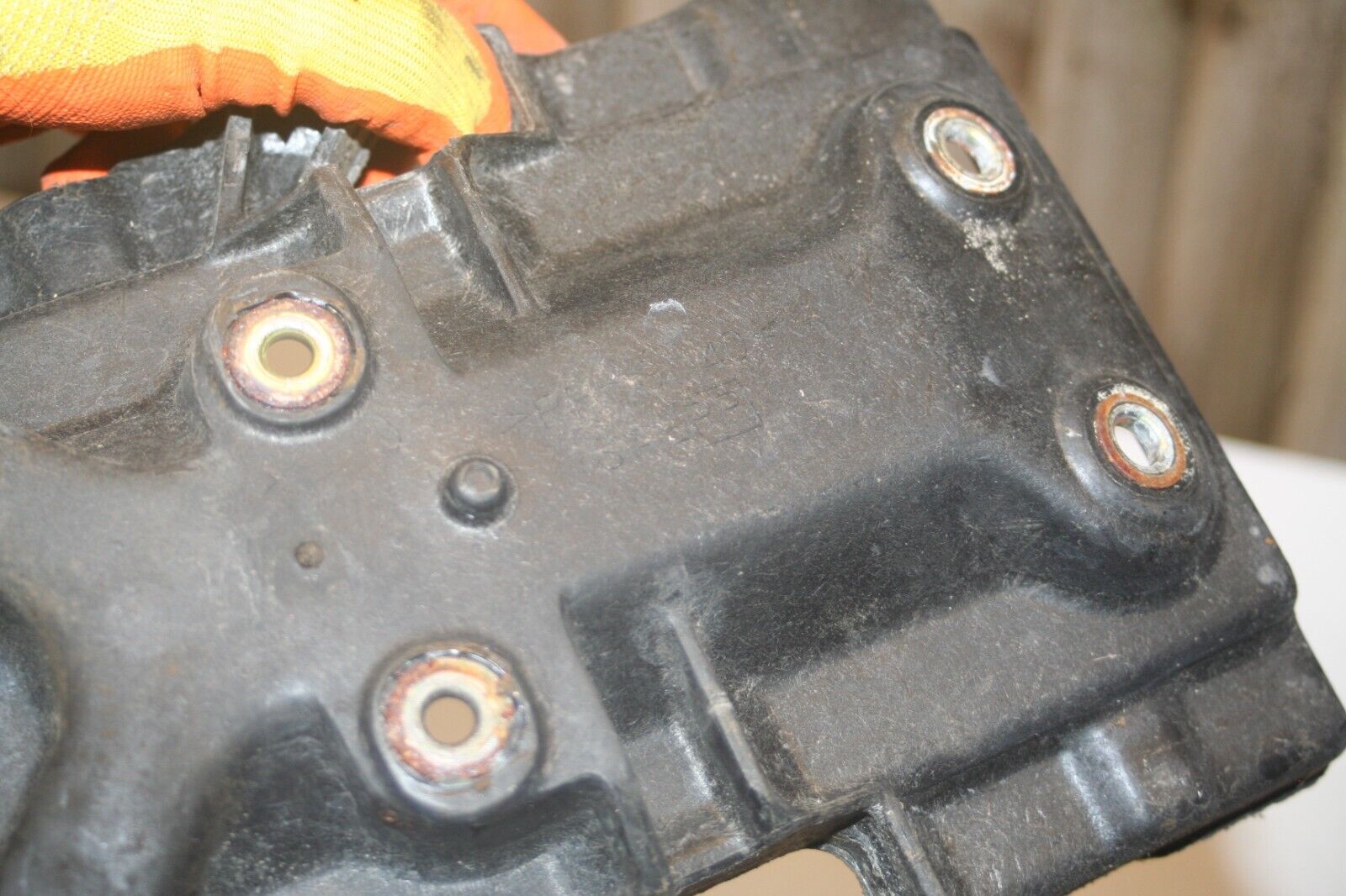 (98) TOYOTA RAV 4 MK1. BATTERY TRAY - Image 6