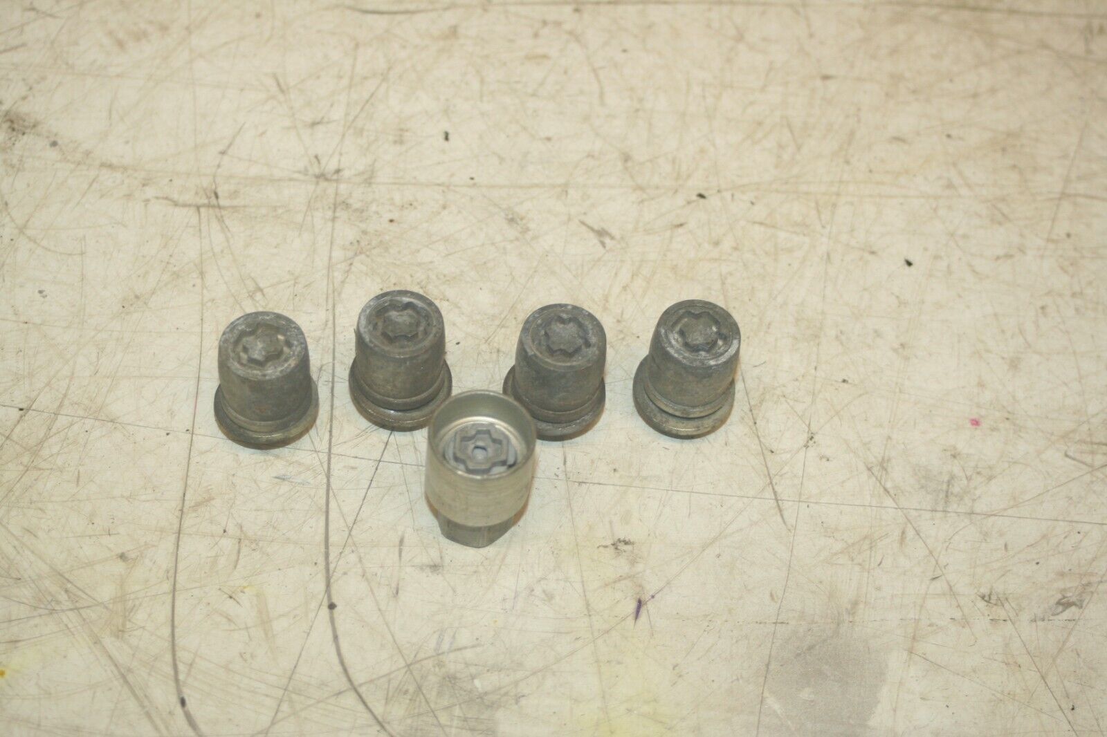 (98) TOYOTA RAV 4 MK1. LOCKING WHEEL NUTS + KEY