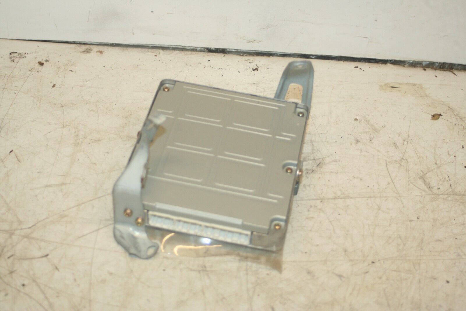 (98) TOYOTA RAV 4 MK1. 89661-42580 ENGINE CONTROL ECU - Image 3