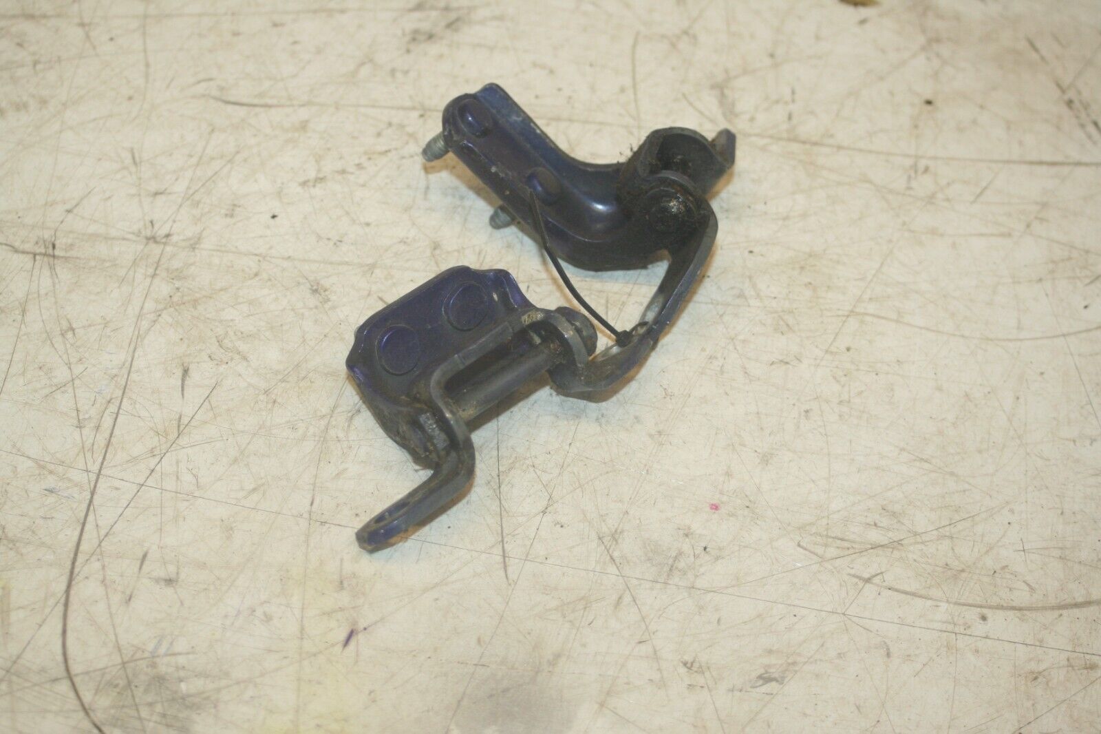 (98) TOYOTA RAV 4 MK1. PASSENGER SIDE REAR DOOR HINGES