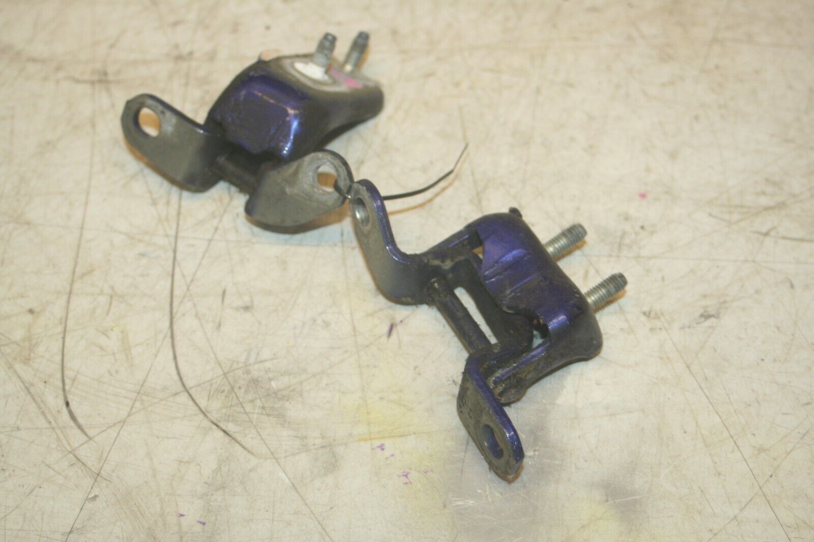 (98) TOYOTA RAV 4 MK1. PASSENGER SIDE REAR DOOR HINGES - Image 3