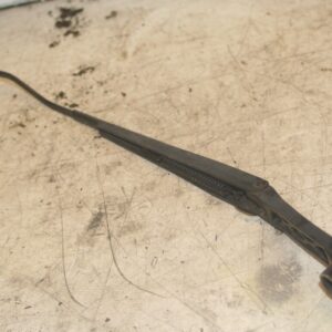 2004 LEXUS IS200. WIPER ARM