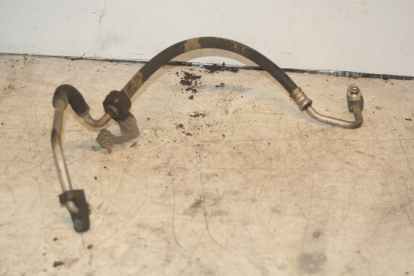 2004 LEXUS IS200. AIR CON PIPE - Image 3