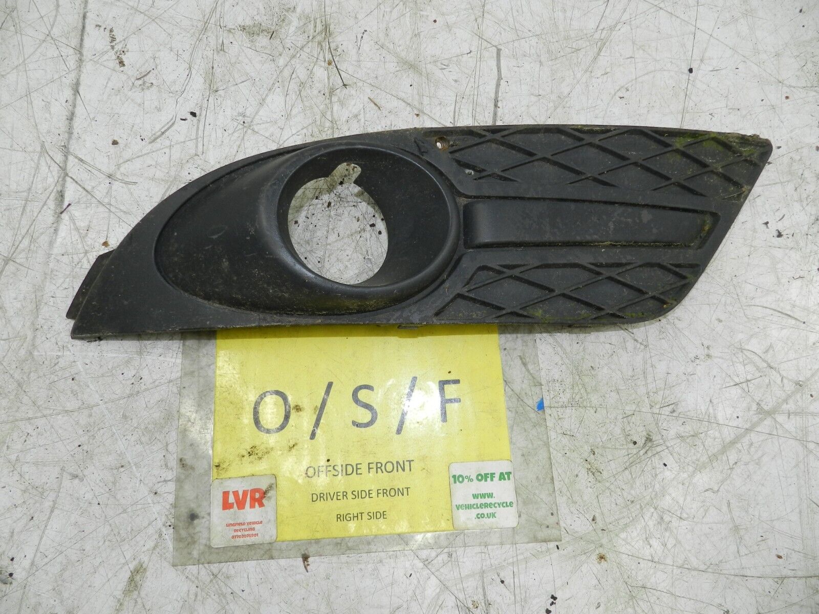 2008 FORD FOCUS CC CONVERTIBLE. DRIVER SIDE FRONT FOG LIGHT SURROUND