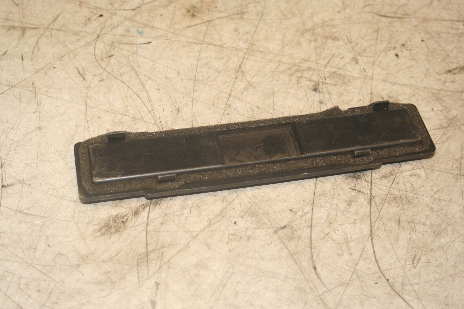 2004 LEXUS IS200. POLLEN CABIN FILTER HOUSING