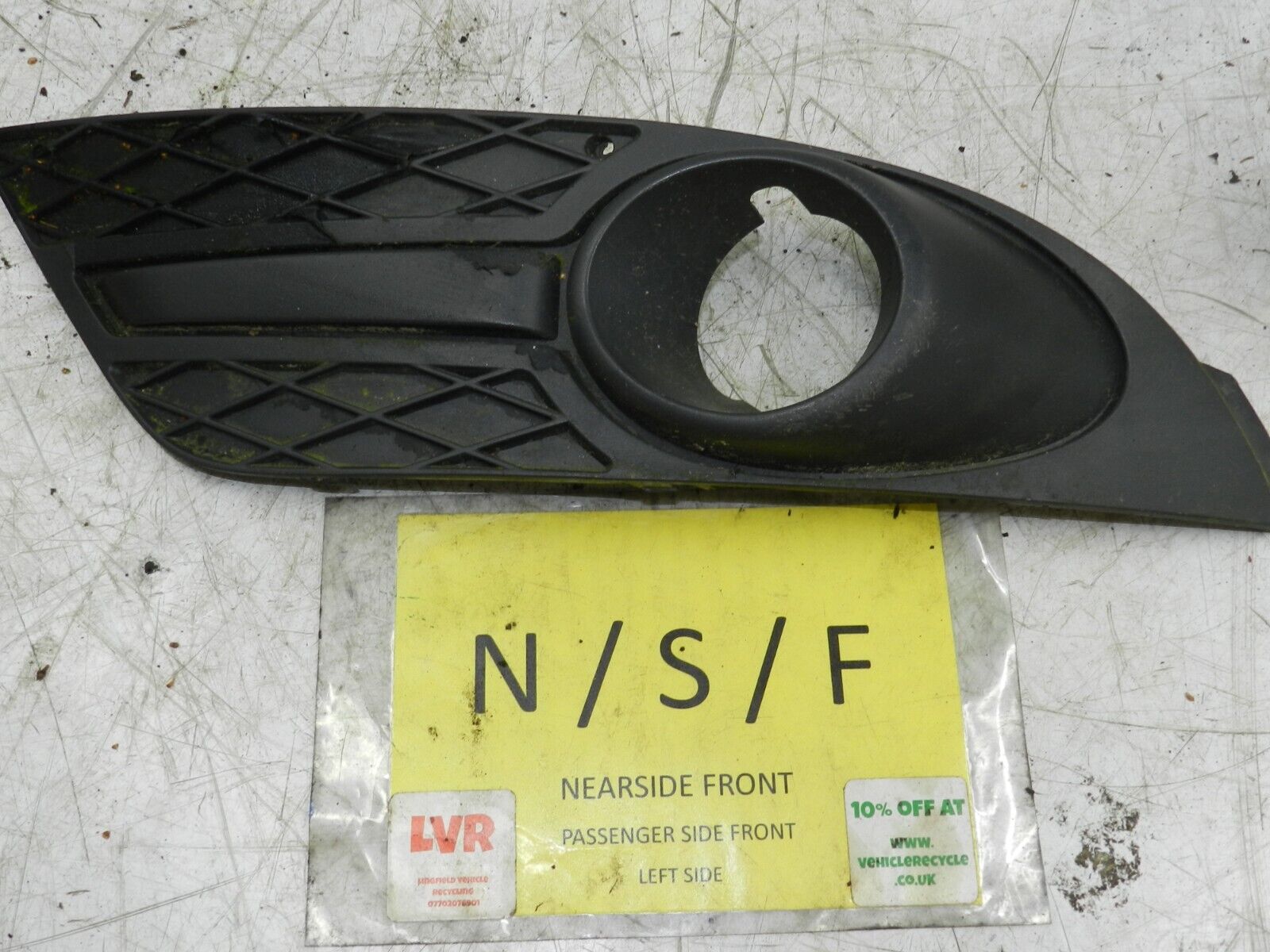 2008 FORD FOCUS CC CONVERTIBLE. PASSENGER SIDE FRONT FOG LIGHT SURROUND