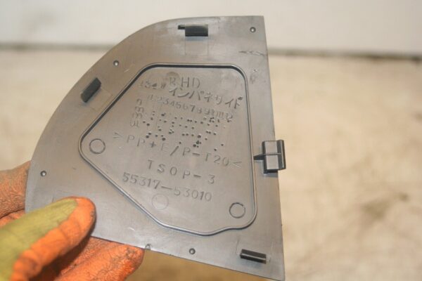 2004 LEXUS IS200. DASHBOARD END TRIM - Image 4