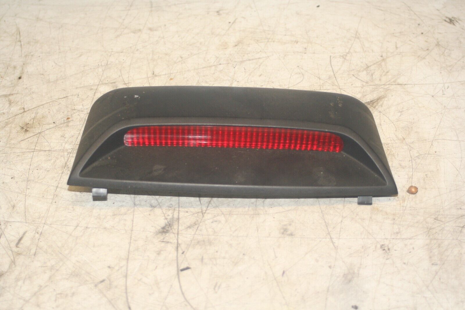 2004 LEXUS IS200. 3RD HIGH LEVEL BRAKE LIGHT