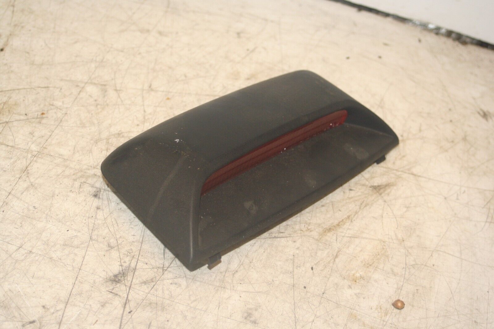 2004 LEXUS IS200. 3RD HIGH LEVEL BRAKE LIGHT - Image 2