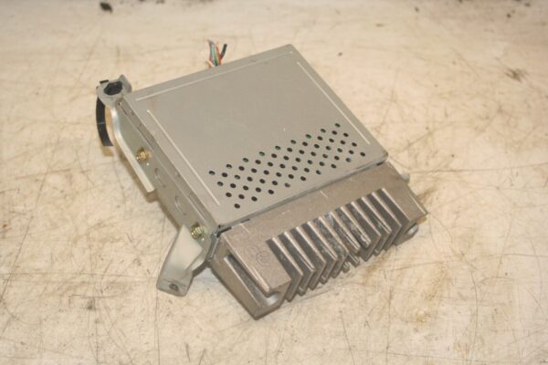 2004 LEXUS IS200. 86280-53040 AUDIO AMPLIFIER - Image 2